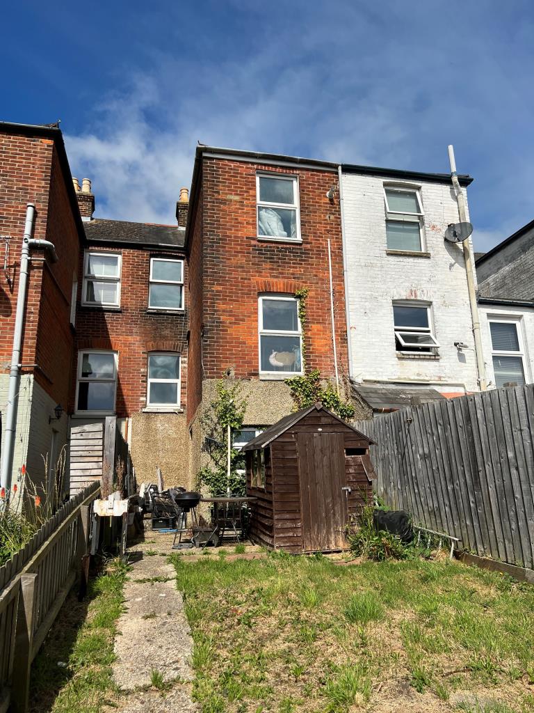 Lot: 22 - FREEHOLD THREE-STOREY, THREE-BEDROOM FIRE-DAMAGED HOUSE -